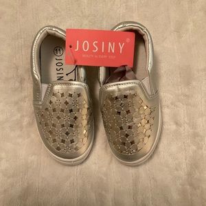 Josiny girls sparkle shoes.     0185